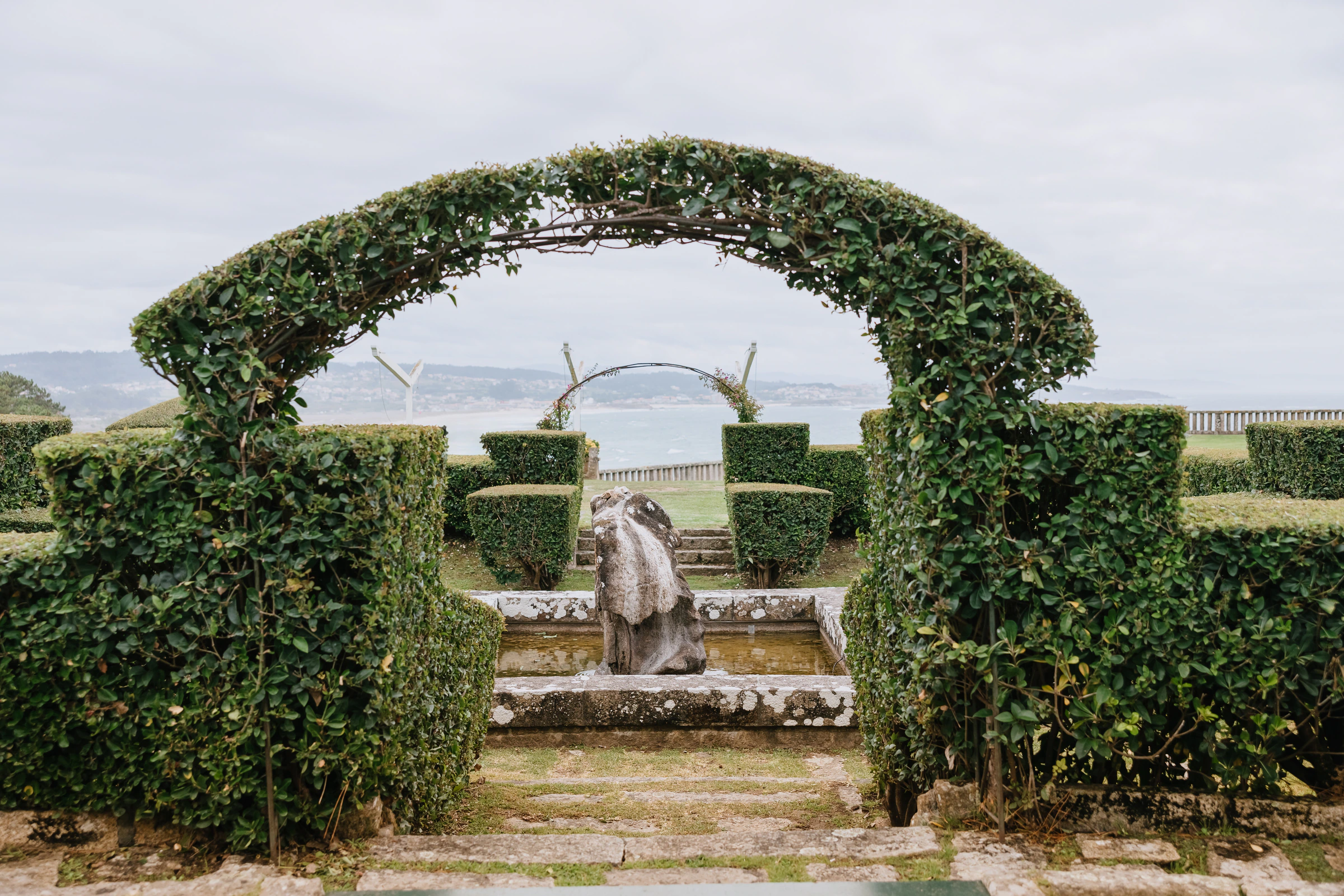 Melanie and Elliot's real wedding in Galicia, photograph 2